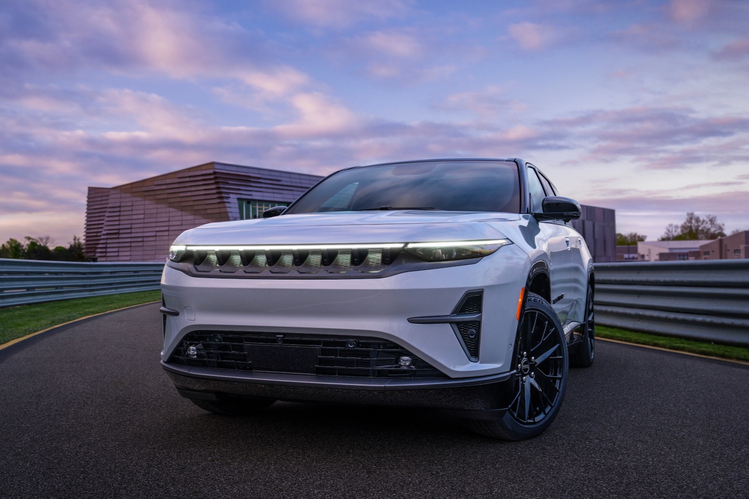 2024 Jeep Wagoneer S front view.