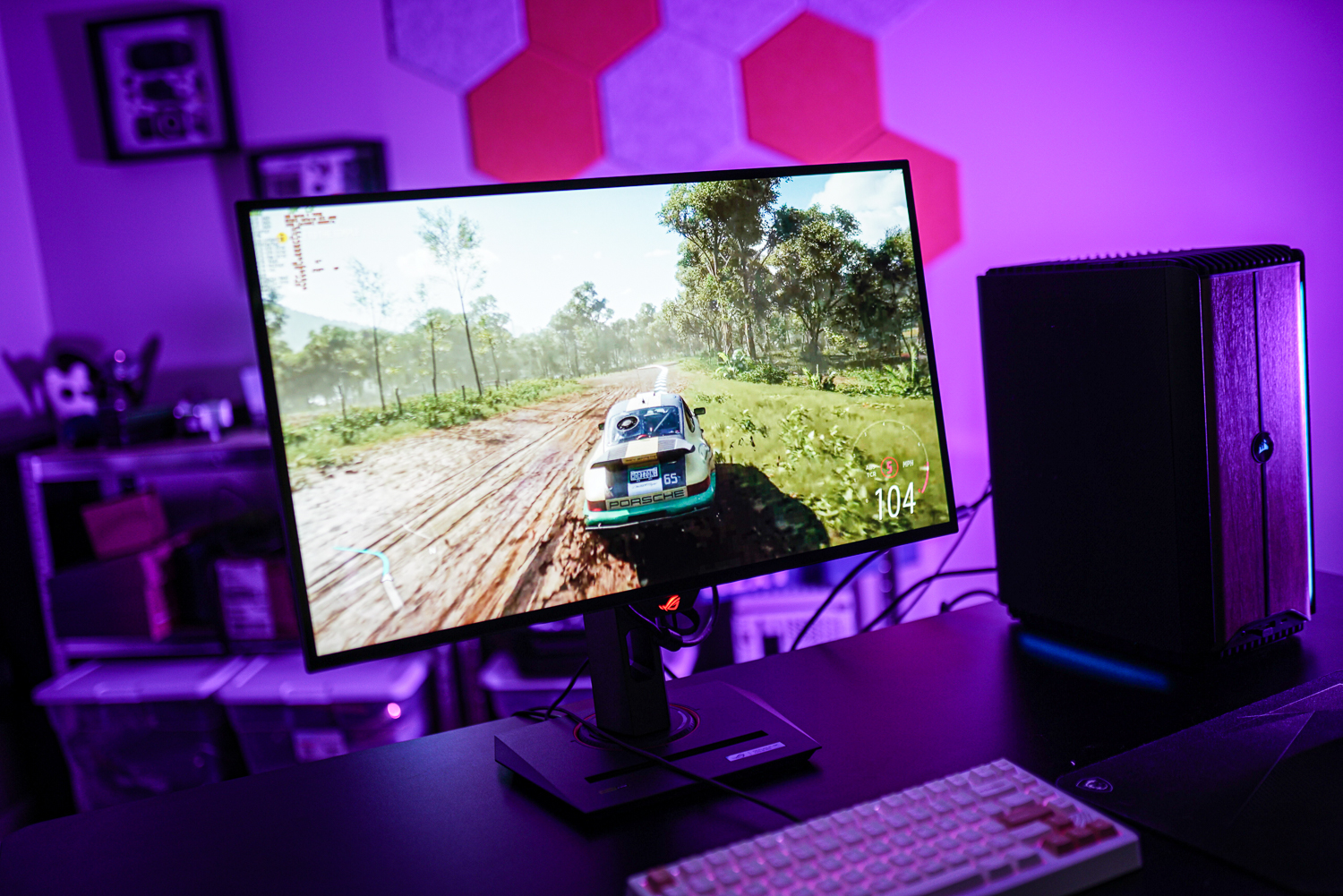 Forza Horizon 5 running on an Asus gaming monitor.