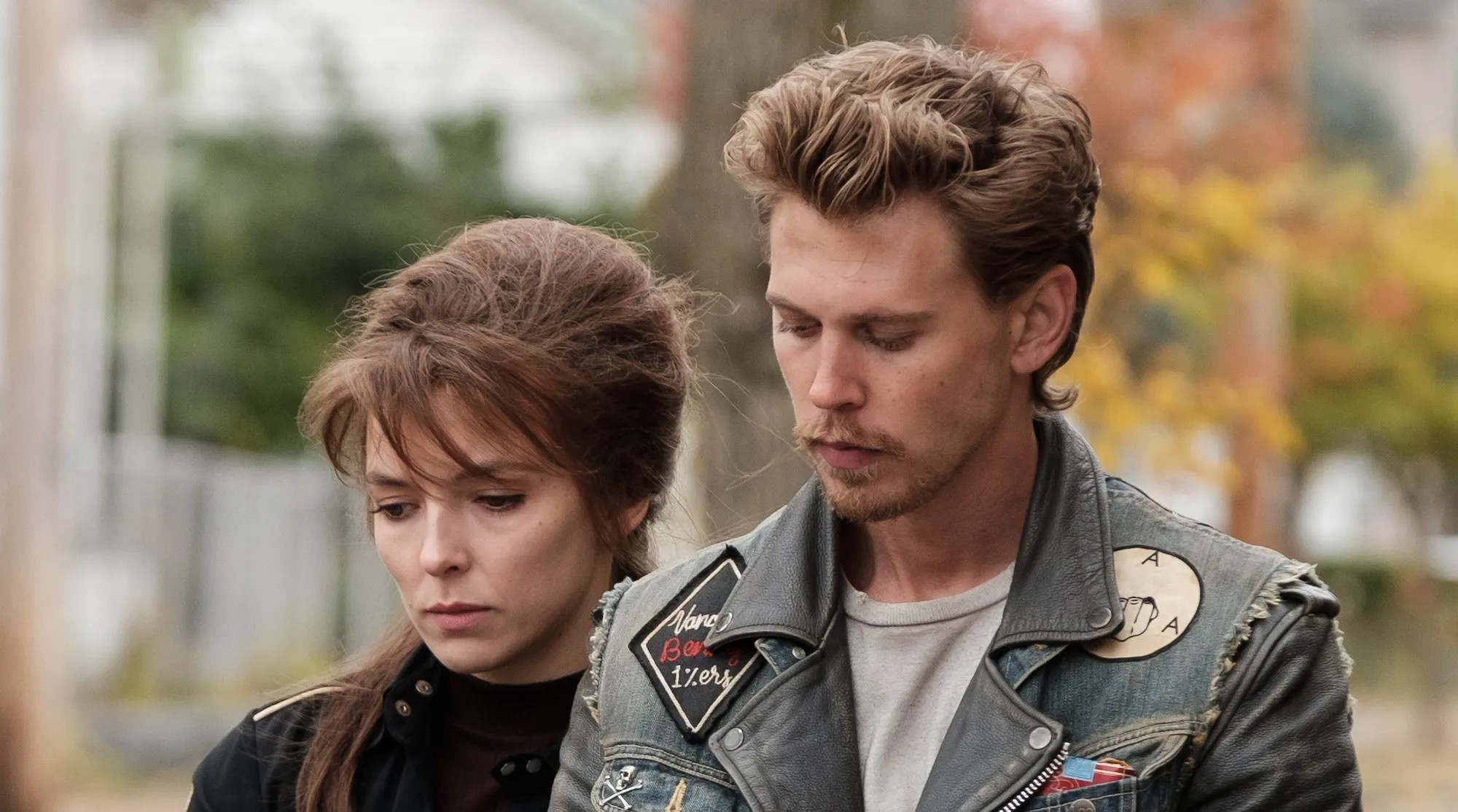 Jodie Comer and Austin Butler in The Bikeriders.