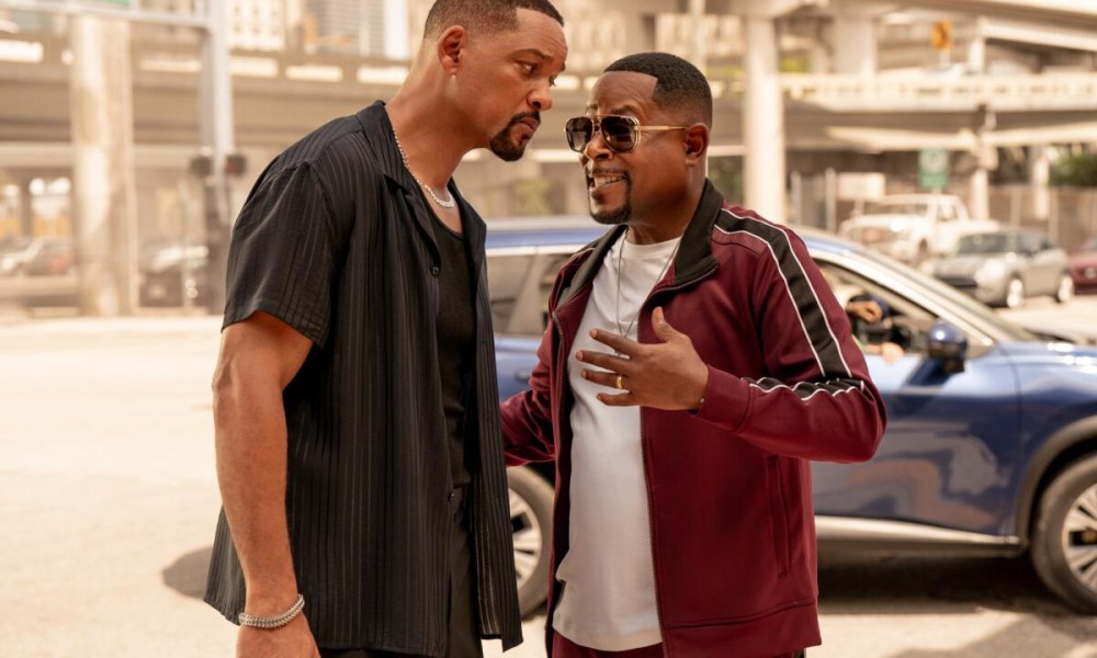 Martin Lawrence talks to Will Smith in Bad Boys: Ride or Die.