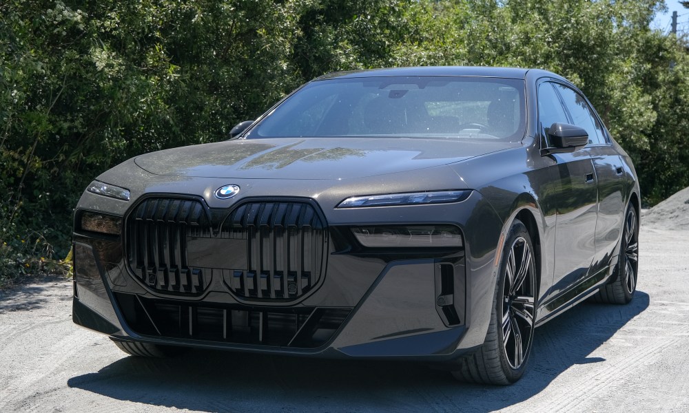 Front and side of the BMW i7 eDrive50