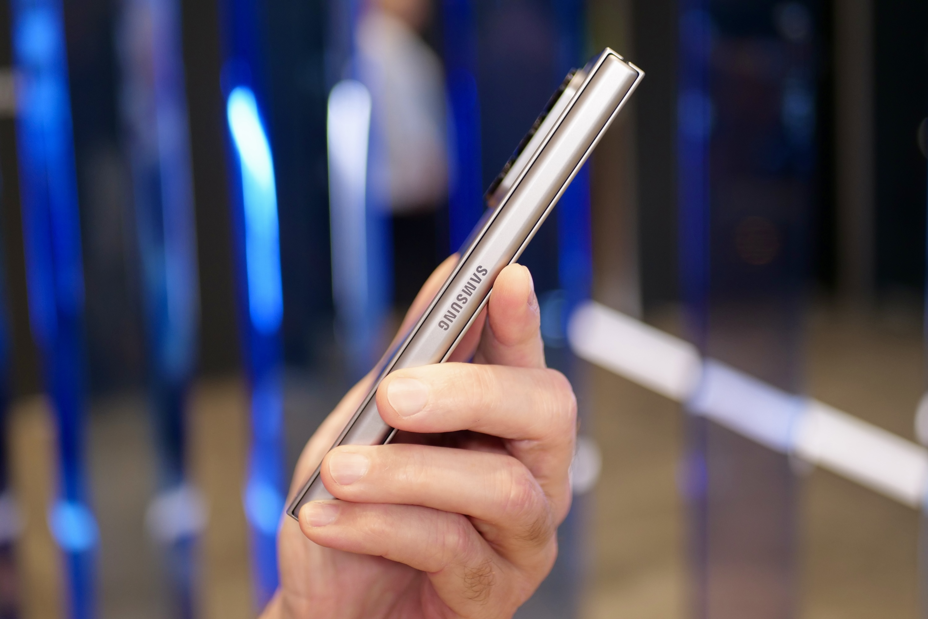 A person holding the folded up Samsung Galaxy Z Fold6, showing the hinge.