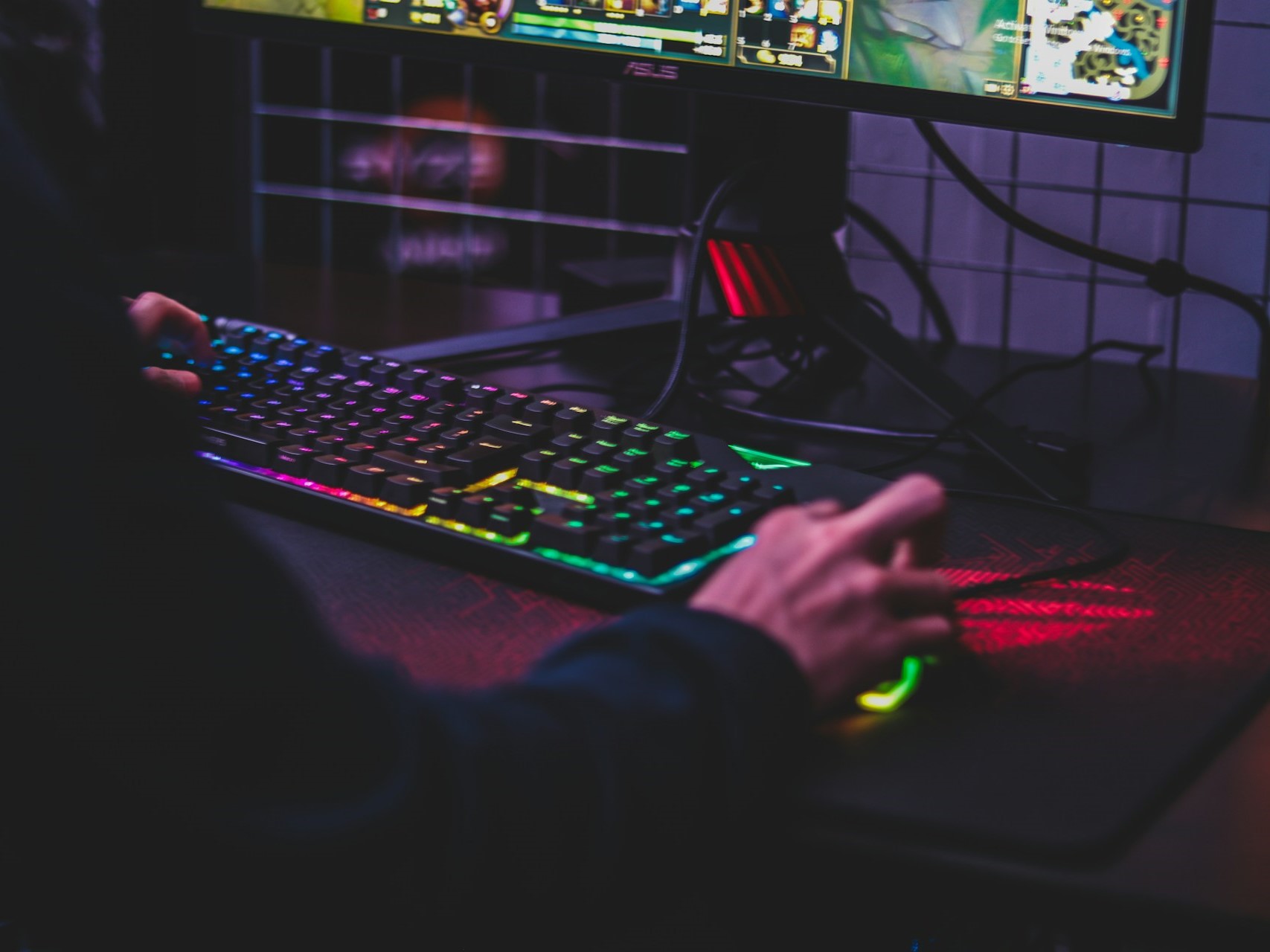 hrkgaming exclusive digital trends sale july 2024 gaming on pc at desk by axville from unsplash