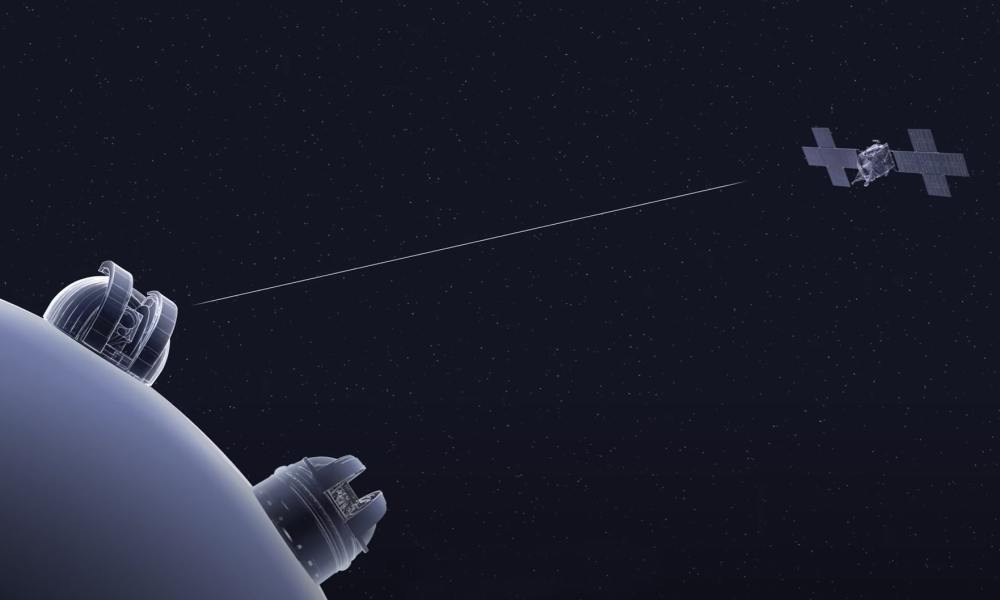 NASA’s Psyche spacecraft is depicted receiving a laser signal from the Deep Space Optical Communications uplink ground station at JPL’s Table Mountain Facility in this artist’s concept. The DSOC experiment consists of an uplink and downlink station, plus a flight laser transceiver flying with Psyche.