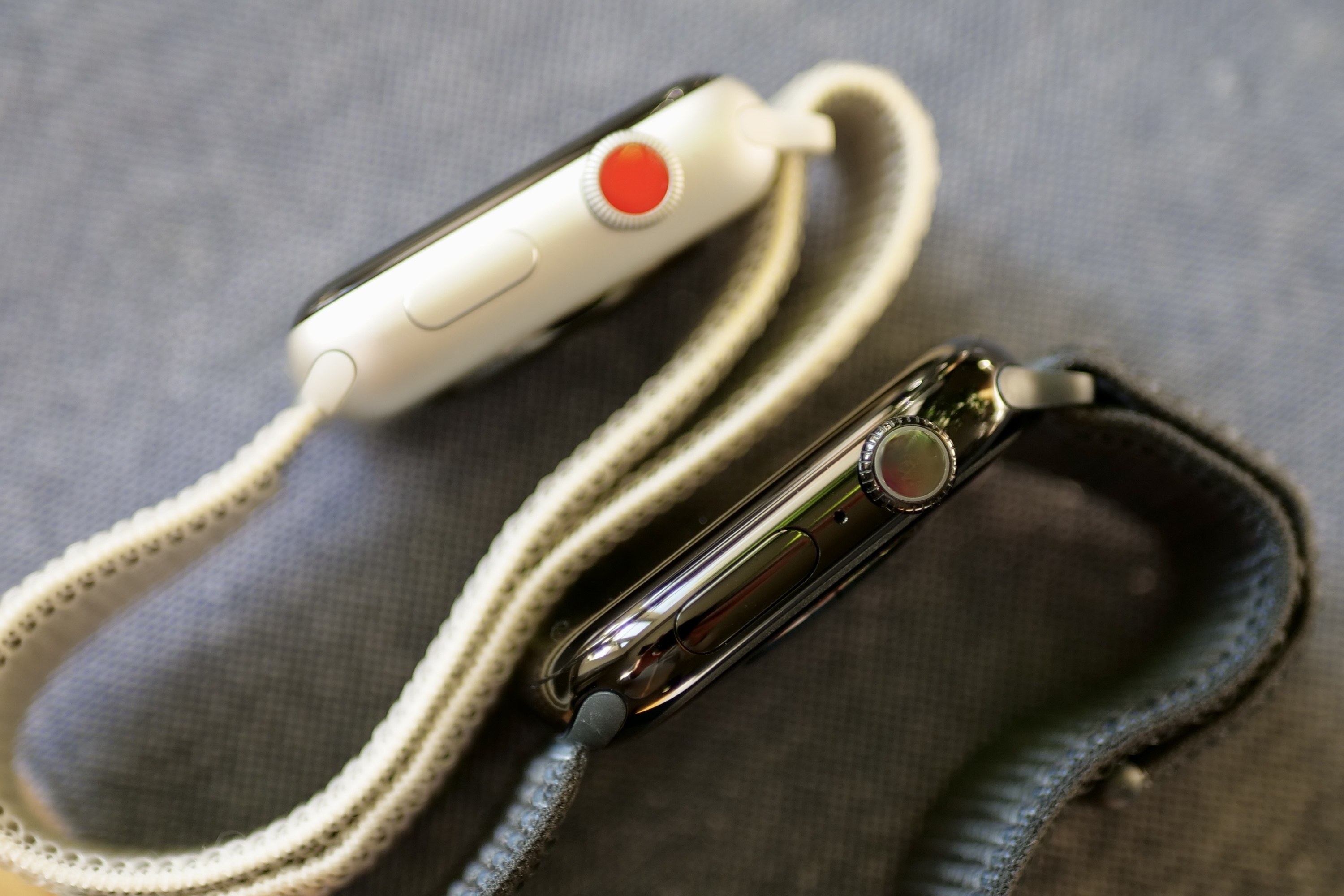 Apple Watch Series 10 and the Apple Watch Series 3, seen from the side.