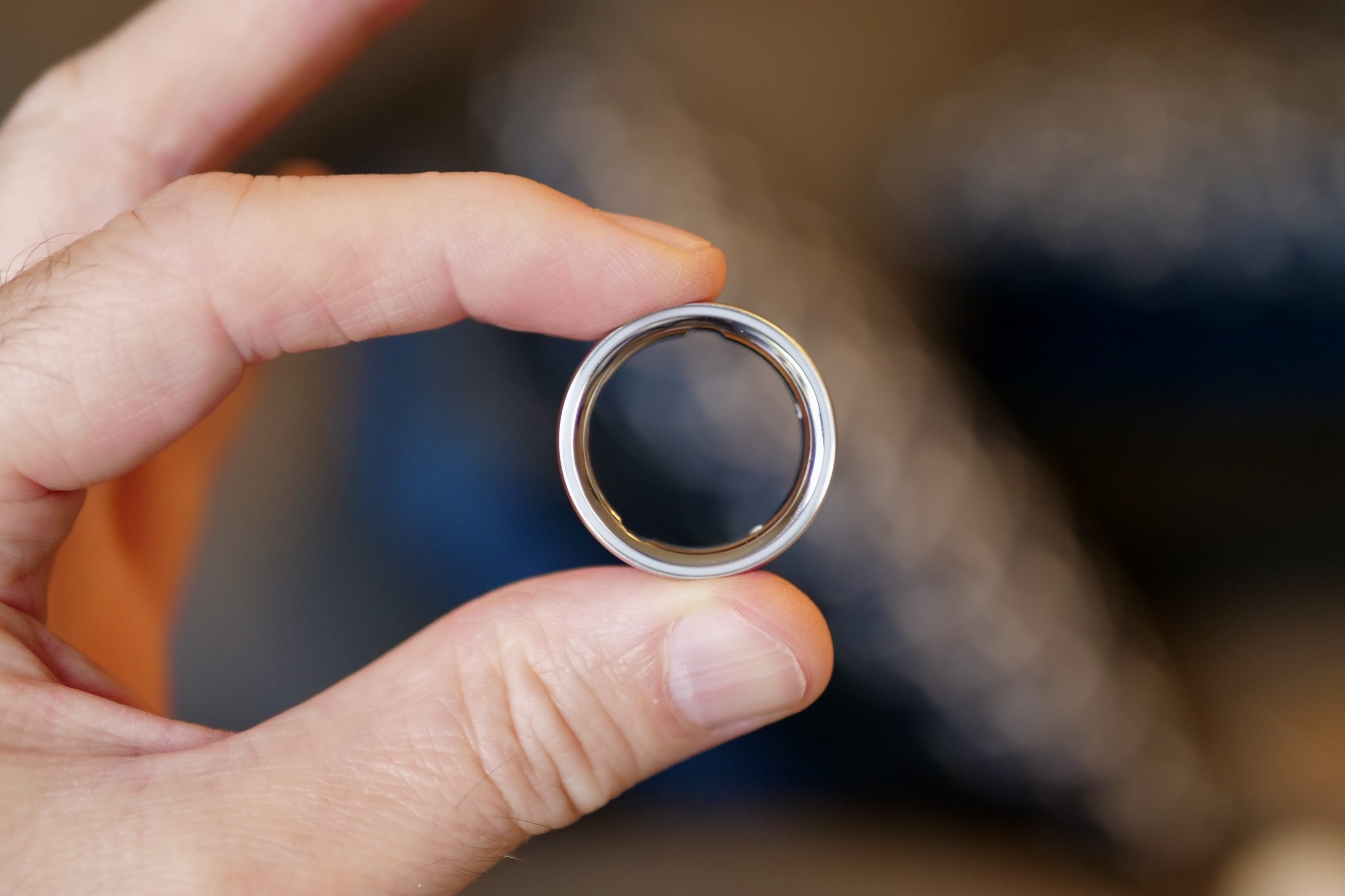 A person holding the Oura Ring 4.